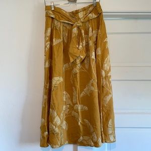 Yellow H&M summer skirt.